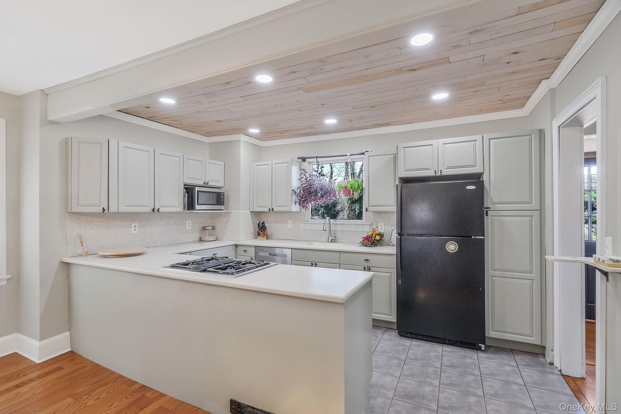 #14 photo, 120 Sayville Boulevard, Sayville , NY 11782