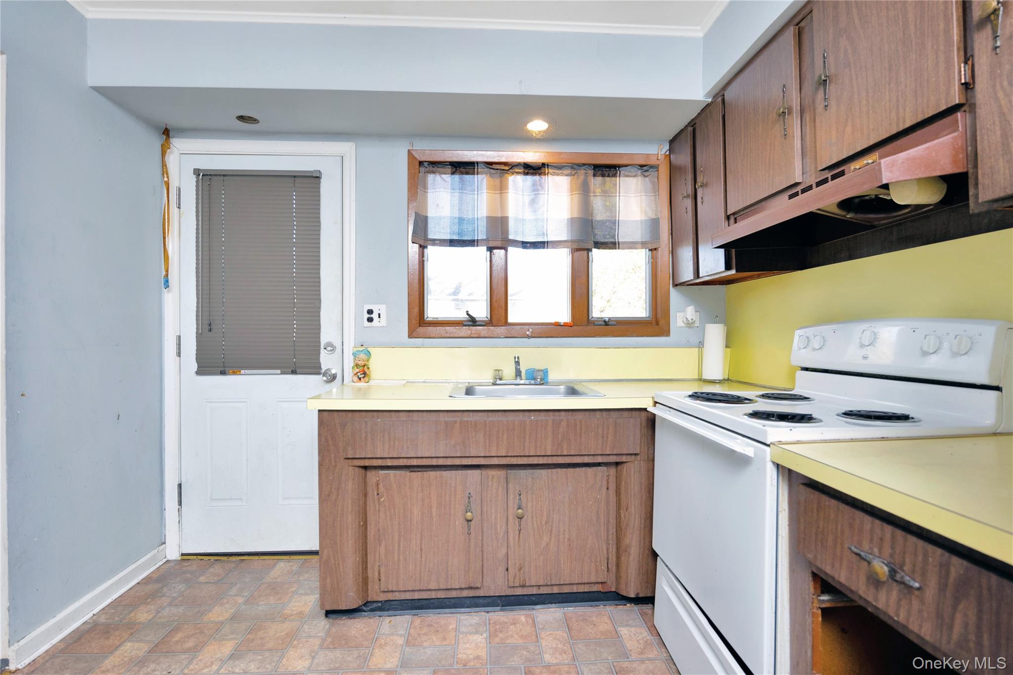 #12 photo, 15 2nd Avenue, Farmingdale , NY 11735