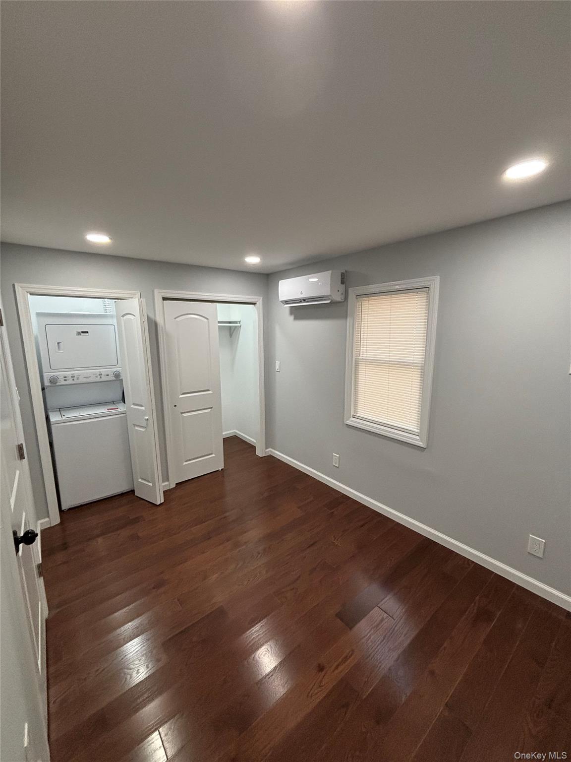 #15 photo, 33 Broadway Street, Shirley , NY 11967