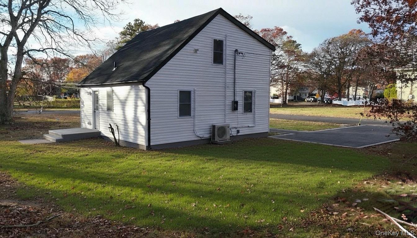 #2 photo, 33 Broadway Street, Shirley , NY 11967