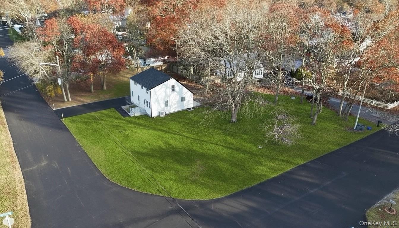 #3 photo, 33 Broadway Street, Shirley , NY 11967