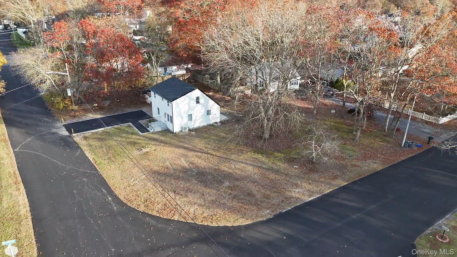 #4 photo, 33 Broadway Street, Shirley , NY 11967