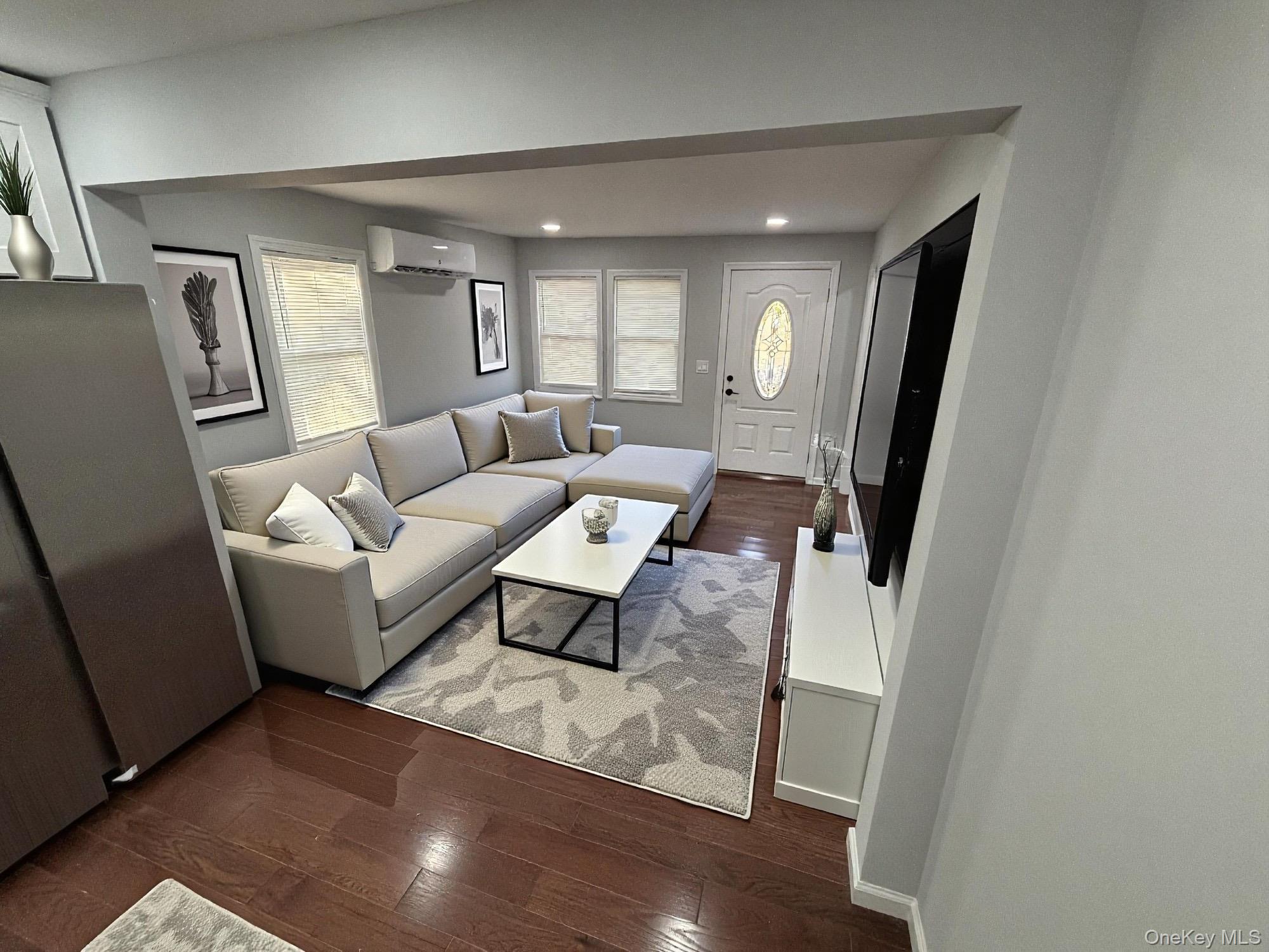 #7 photo, 33 Broadway Street, Shirley , NY 11967