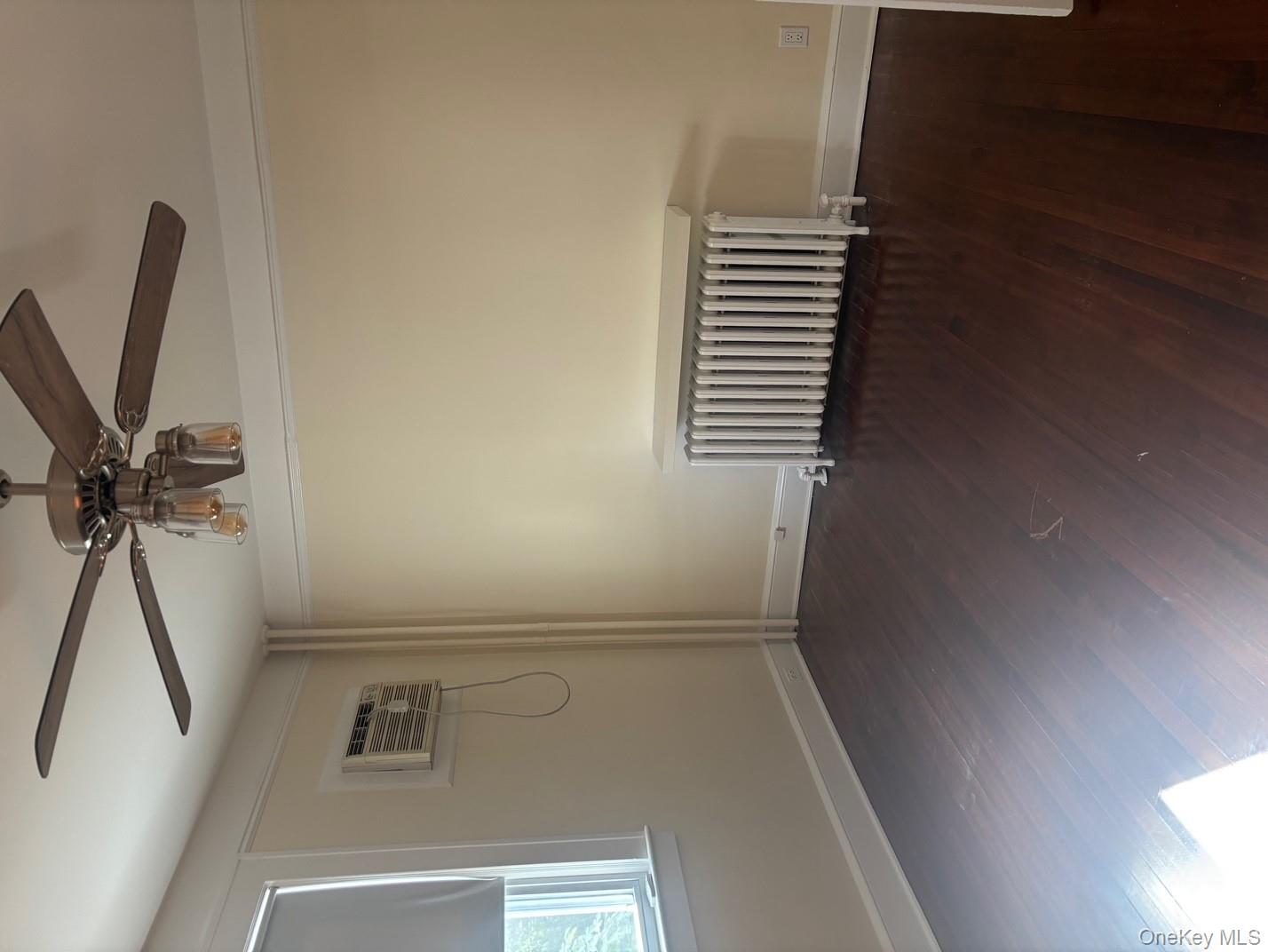 #2 photo, 15 Miller Street, ناسو Glen Cove , NY 11542