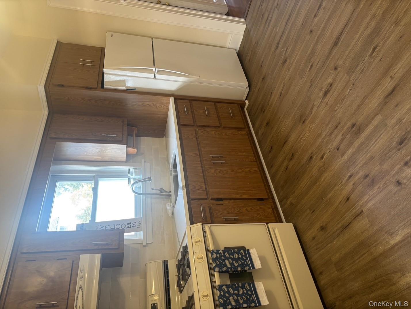 #3 photo, 15 Miller Street, ناسو Glen Cove , NY 11542