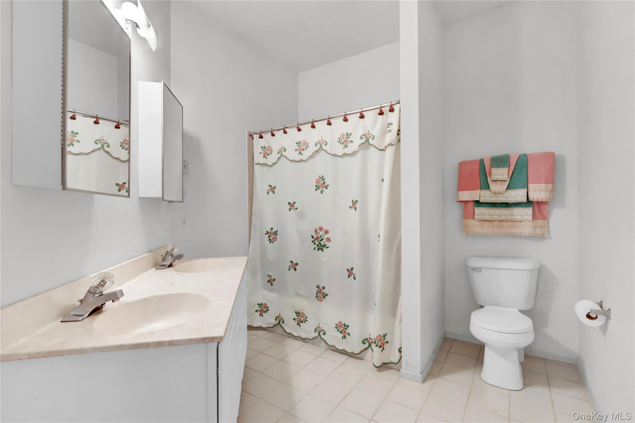 #16 photo, 816 Narragansett Villas Drive, Lindenhurst , NY 11757