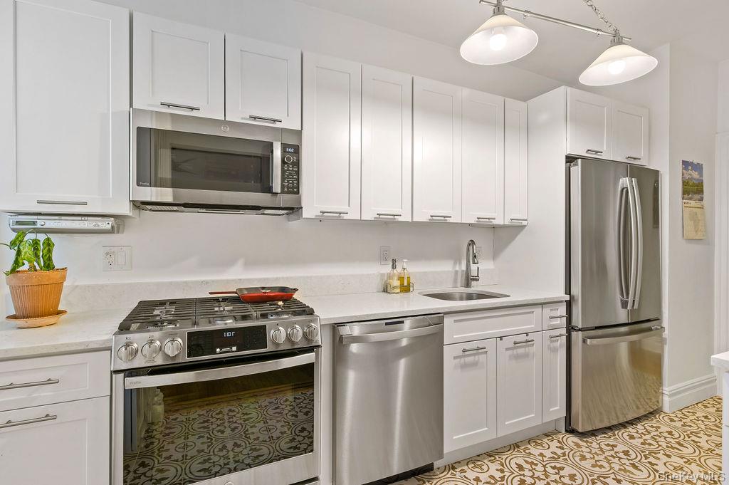 #10 photo, 43 Calton Road, New Rochelle , NY 10804