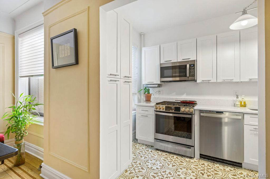 #12 photo, 43 Calton Road, New Rochelle , NY 10804