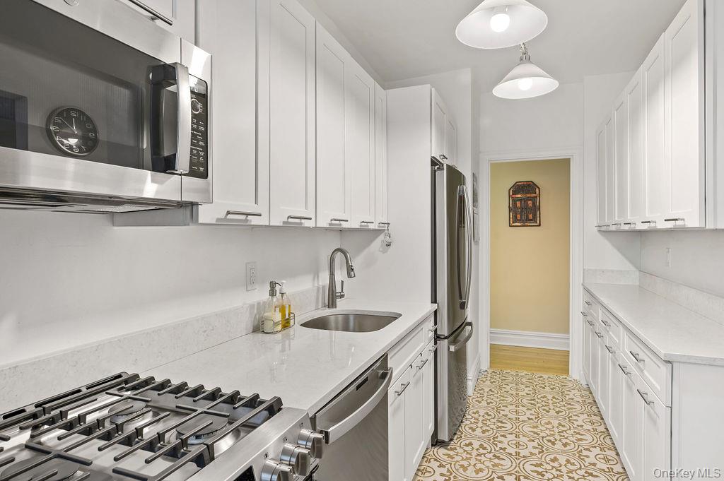 #13 photo, 43 Calton Road, New Rochelle , NY 10804