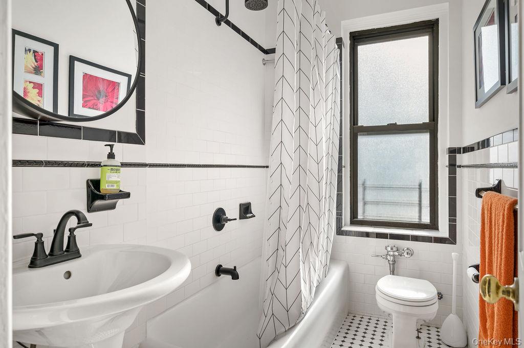 #16 photo, 43 Calton Road, New Rochelle , NY 10804