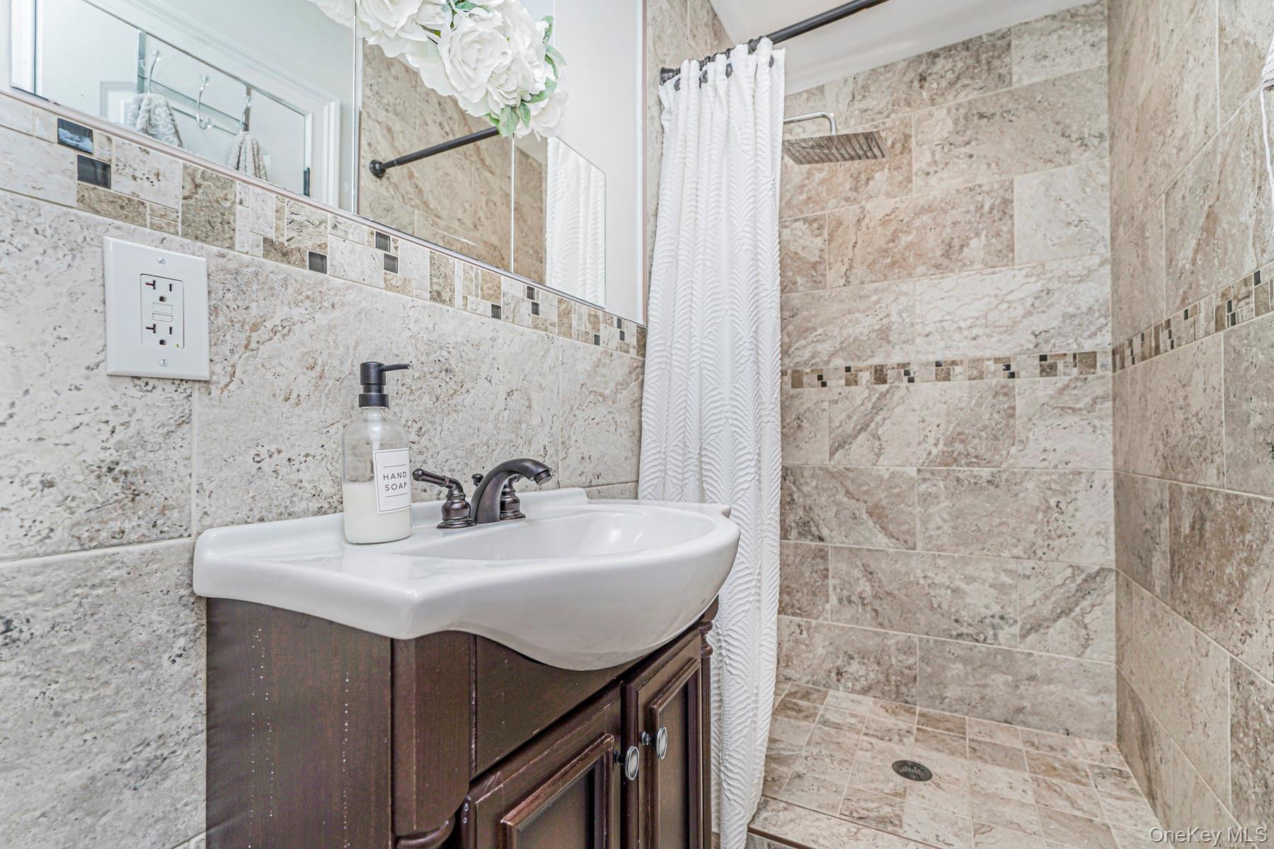 #19 photo, 28 Drumgoole Road, Staten Island , NY 10312