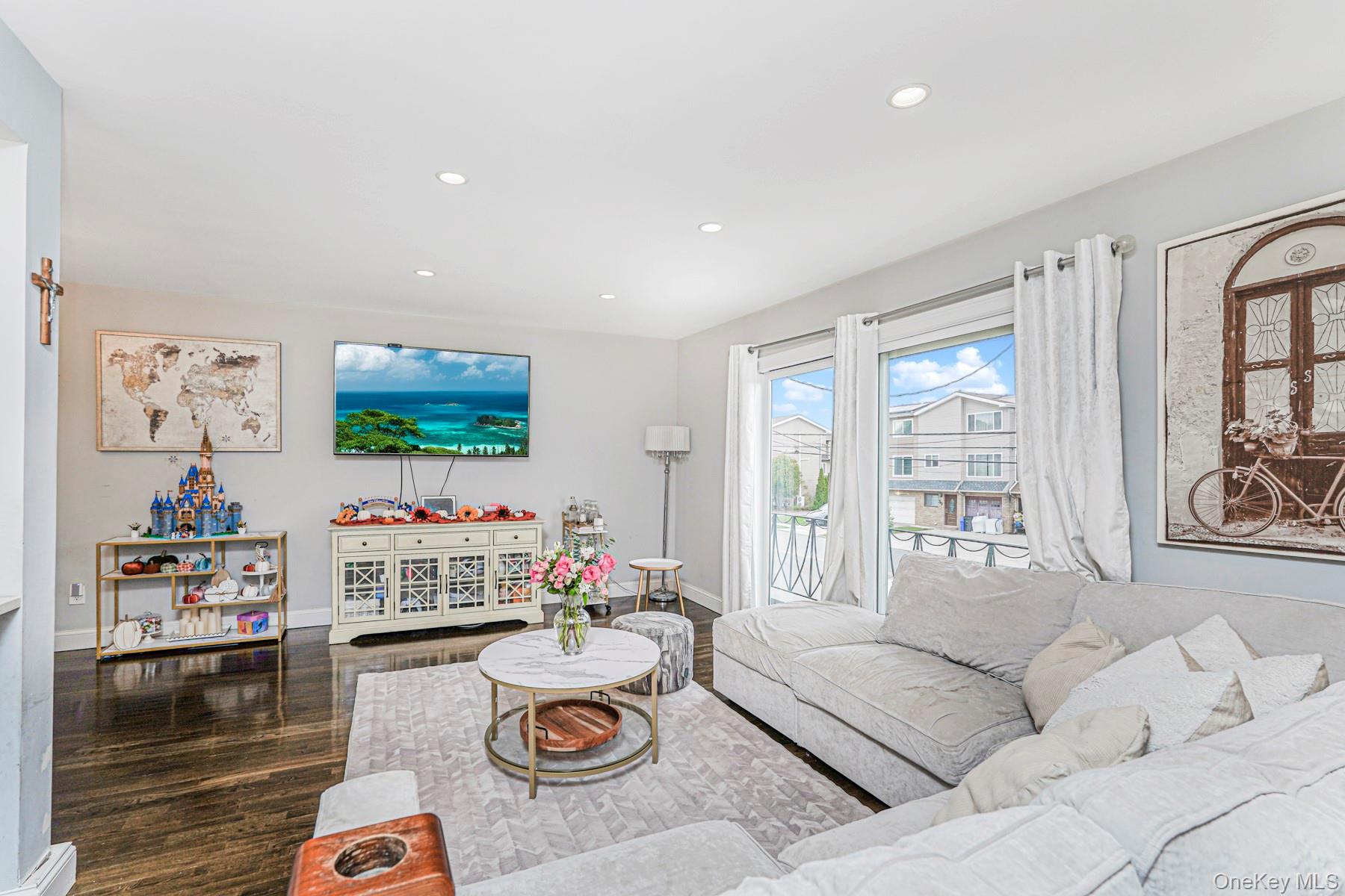 #6 photo, 28 Drumgoole Road, Staten Island , NY 10312