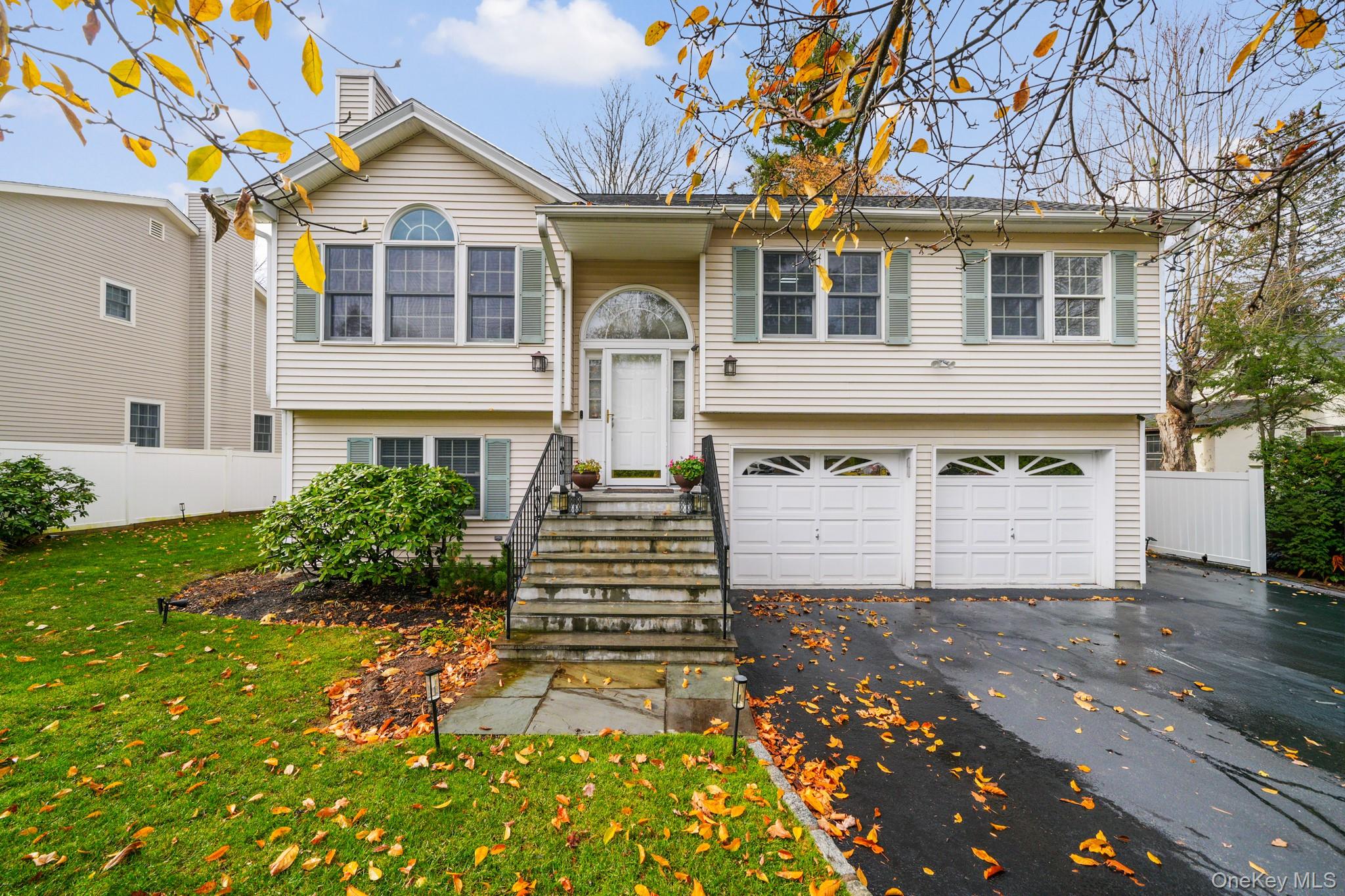 #1 photo, 136 Edgewood Avenue, Thornwood , NY 10594