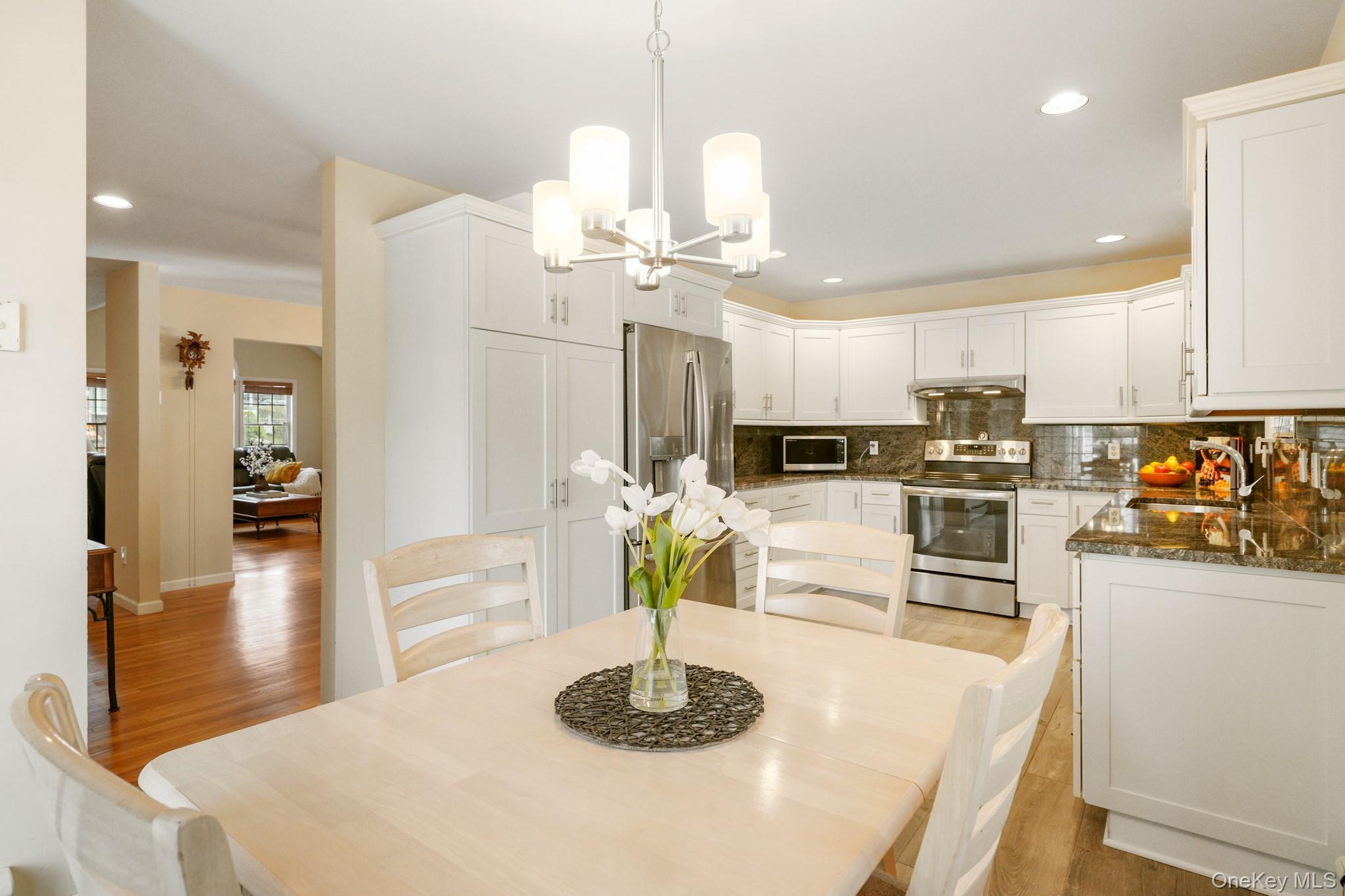 #14 photo, 136 Edgewood Avenue, Thornwood , NY 10594