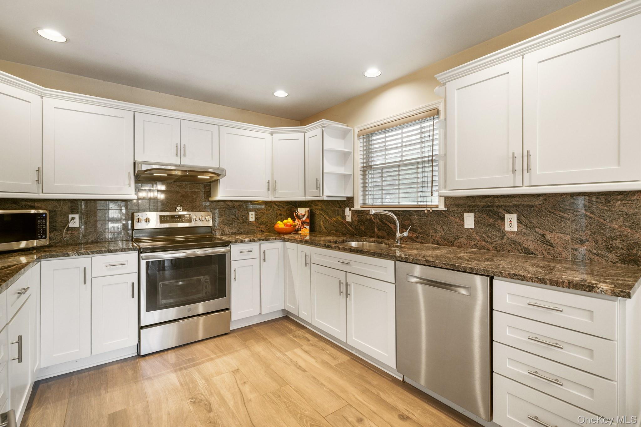 #16 photo, 136 Edgewood Avenue, Thornwood , NY 10594