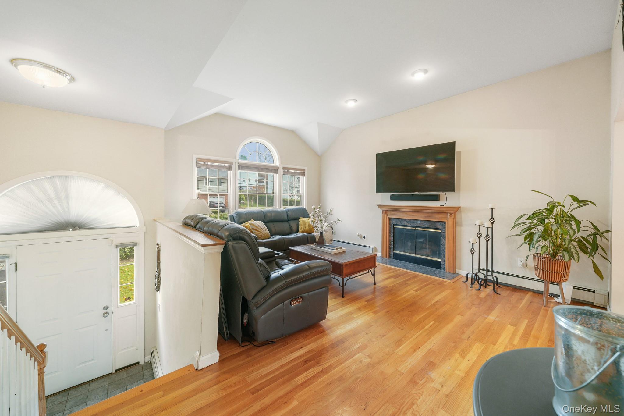 #4 photo, 136 Edgewood Avenue, Thornwood , NY 10594