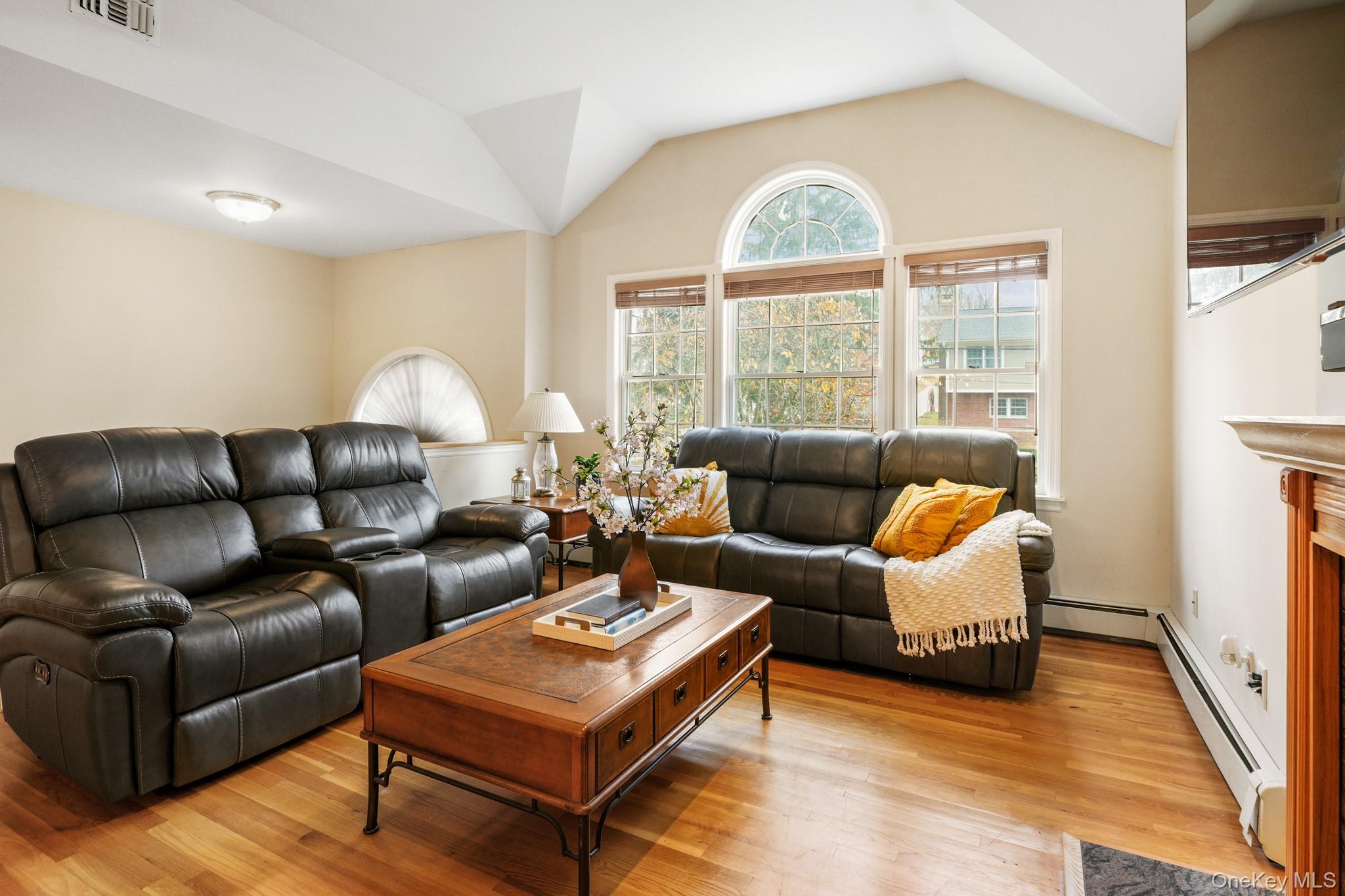 #7 photo, 136 Edgewood Avenue, Thornwood , NY 10594