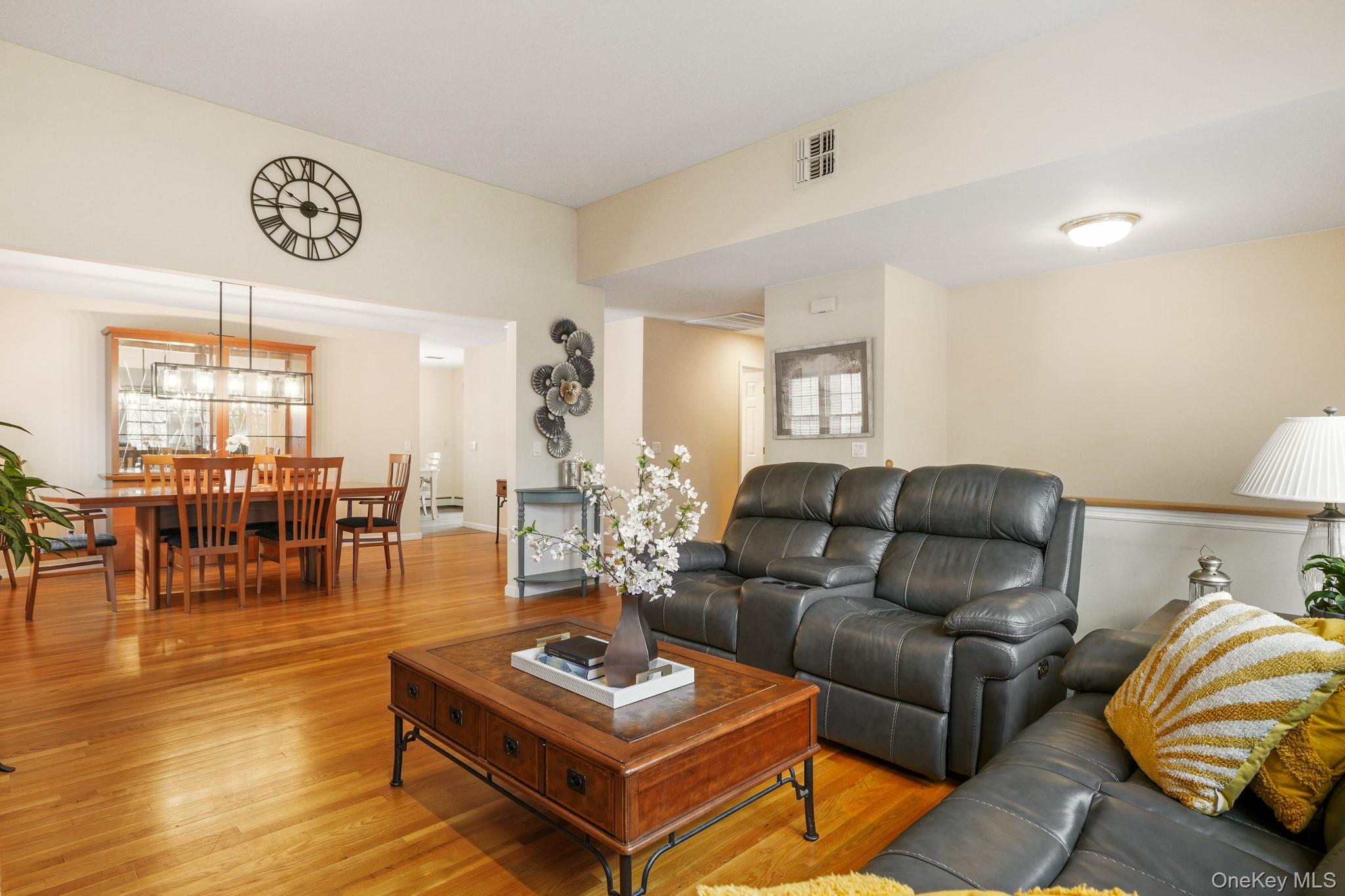 #8 photo, 136 Edgewood Avenue, Thornwood , NY 10594