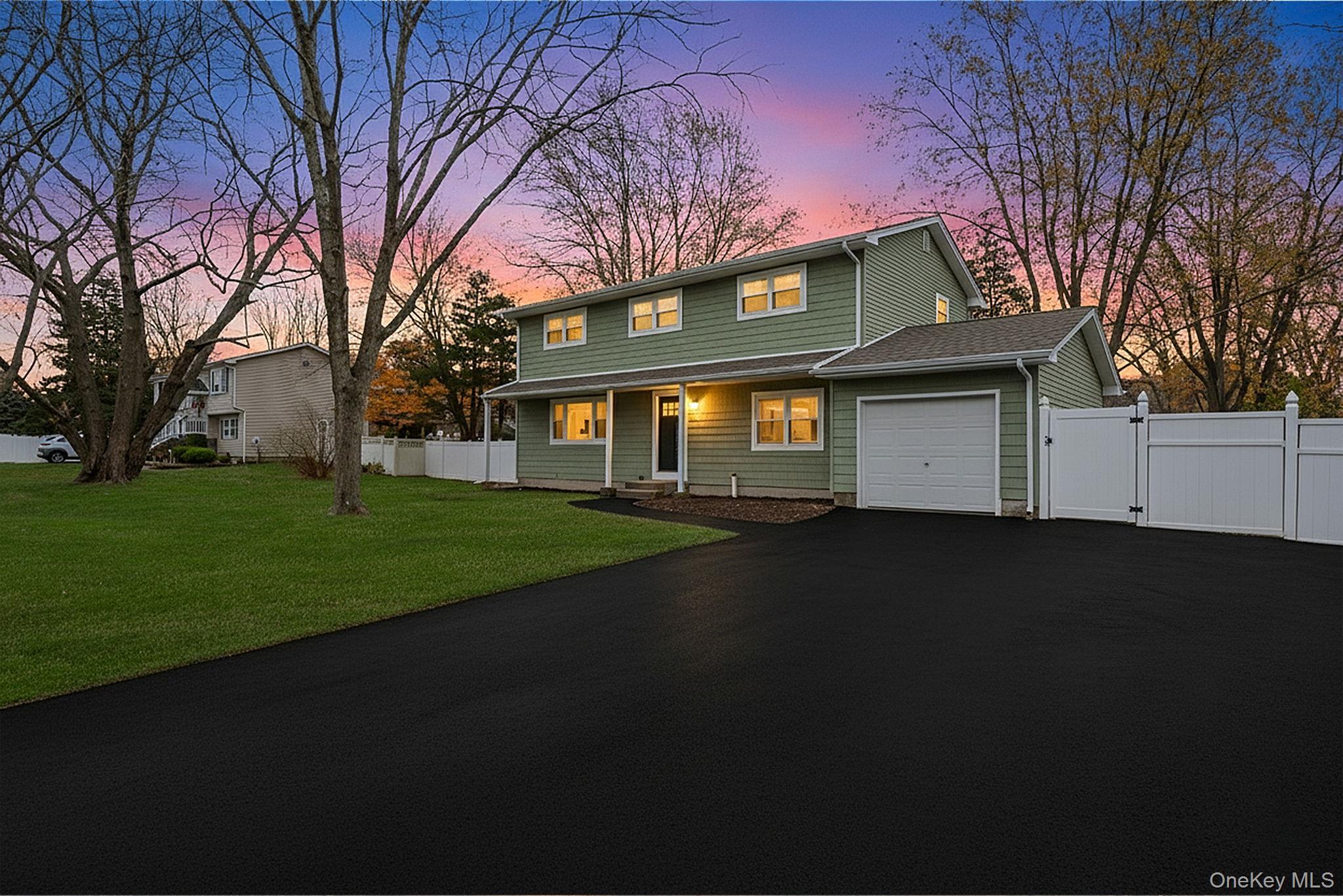 #1 photo, 56 Camille Lane, サフォーク郡 East Patchogue , NY 11772