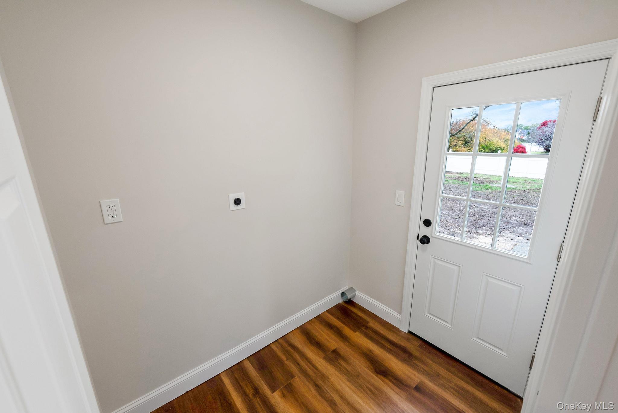 #14 photo, 56 Camille Lane, サフォーク郡 East Patchogue , NY 11772