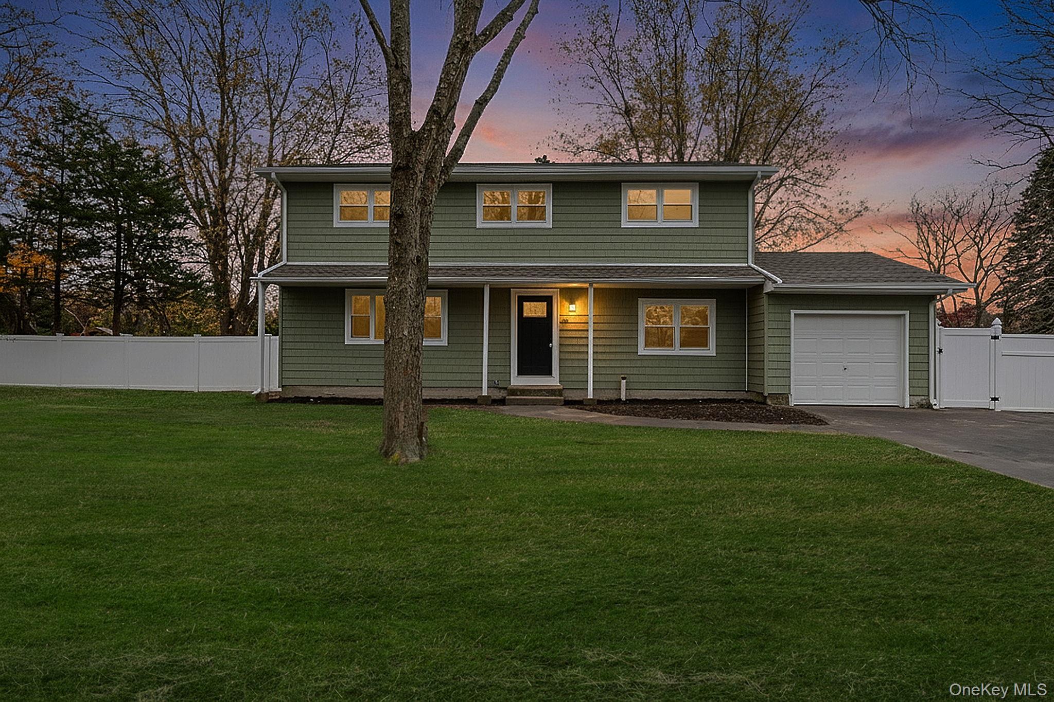 #2 photo, 56 Camille Lane, サフォーク郡 East Patchogue , NY 11772