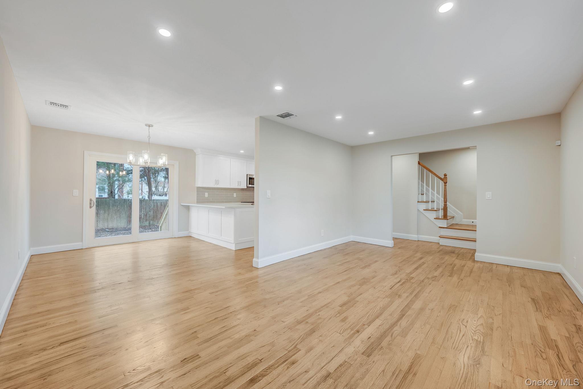 #5 photo, 56 Camille Lane, サフォーク郡 East Patchogue , NY 11772