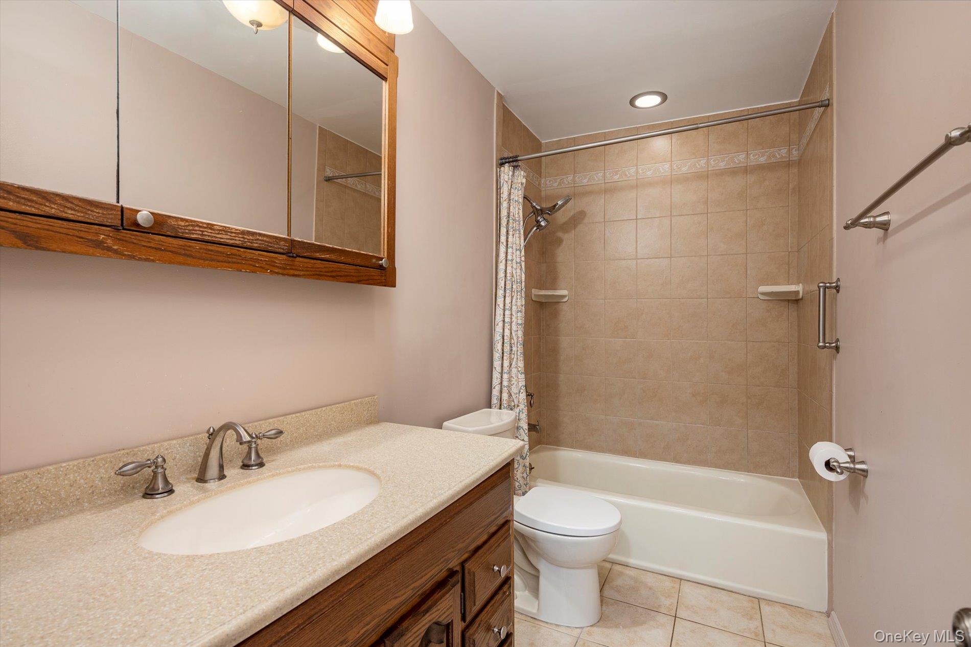 #10 photo, 17 Evans Avenue, Farmingdale , NY 11735