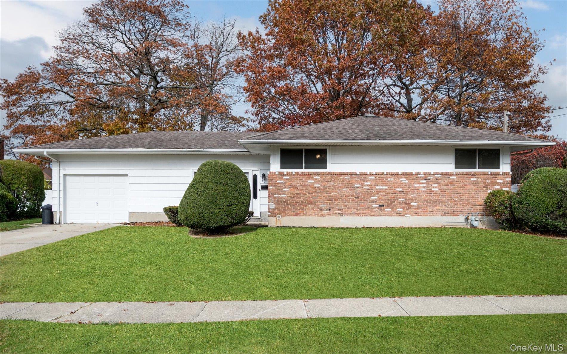 #2 photo, 17 Evans Avenue, Farmingdale , NY 11735