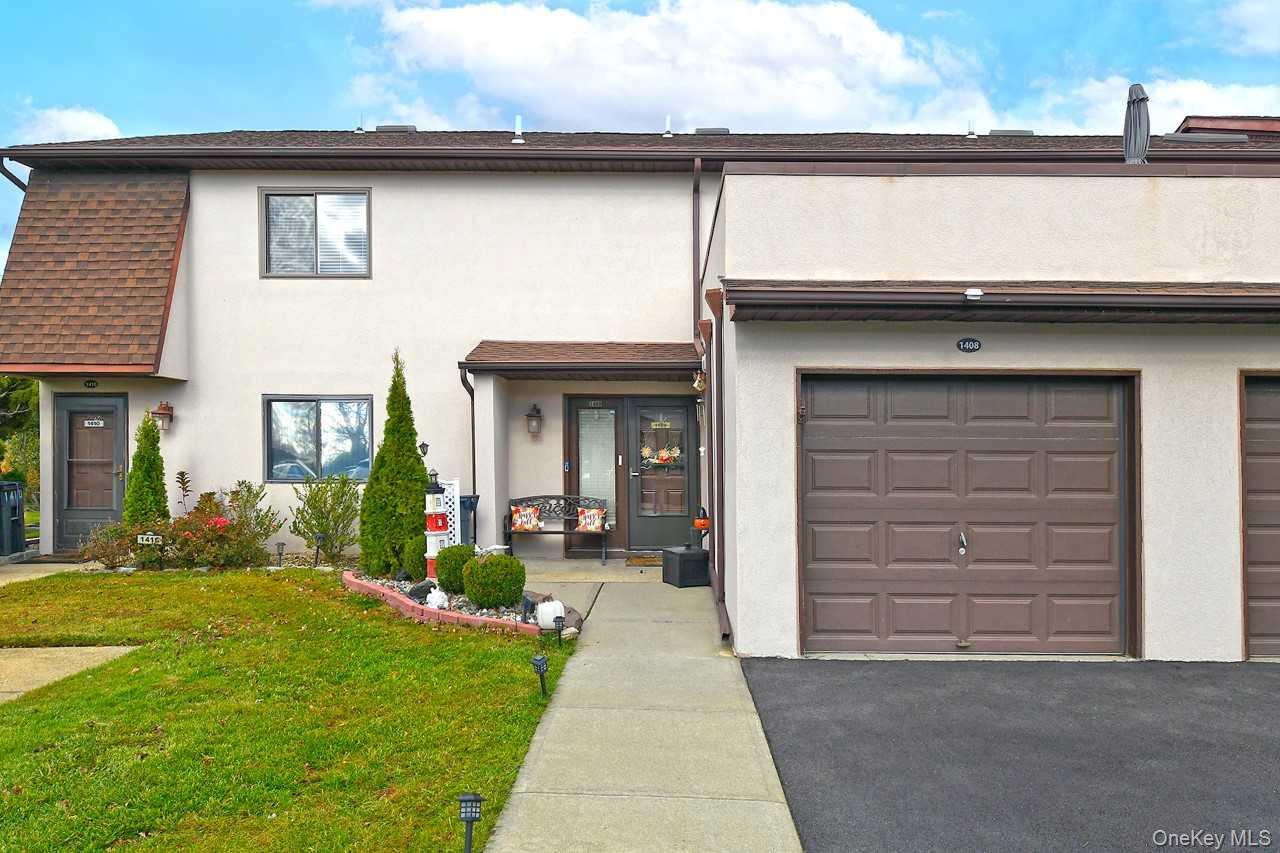 #1 photo, ONE ANCHORAGE Way, Freeport , NY 11520