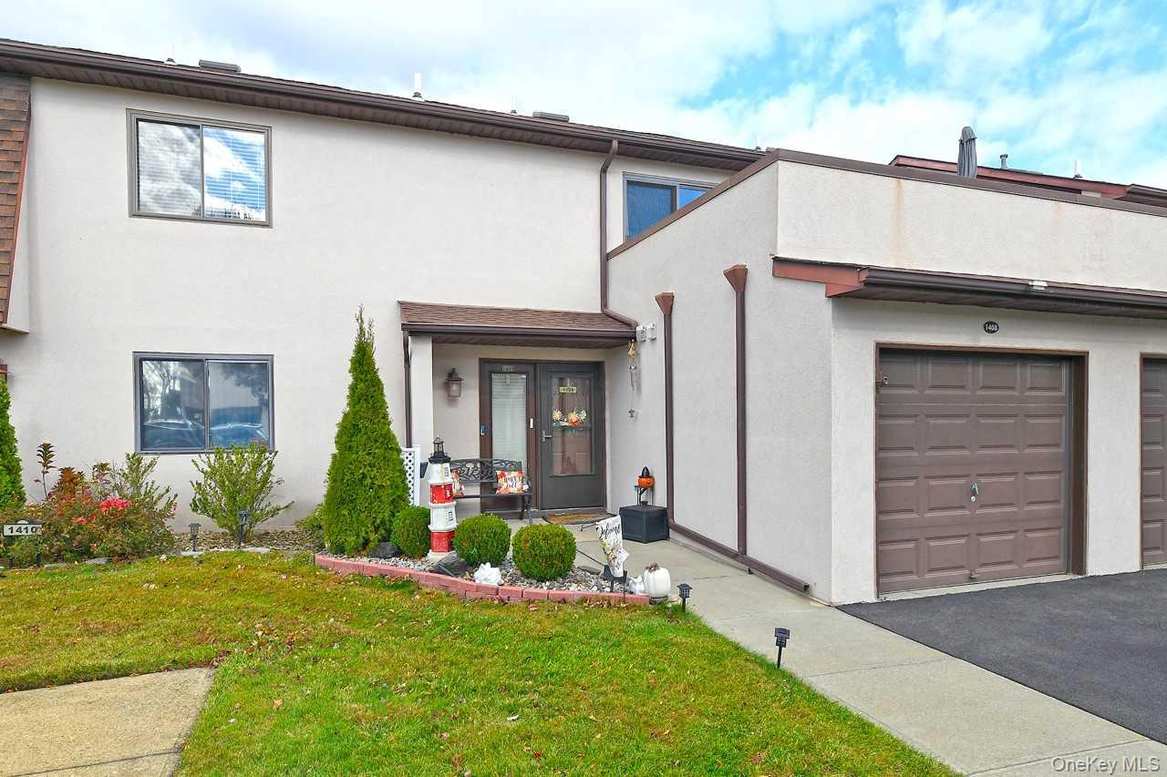 #3 photo, ONE ANCHORAGE Way, Freeport , NY 11520