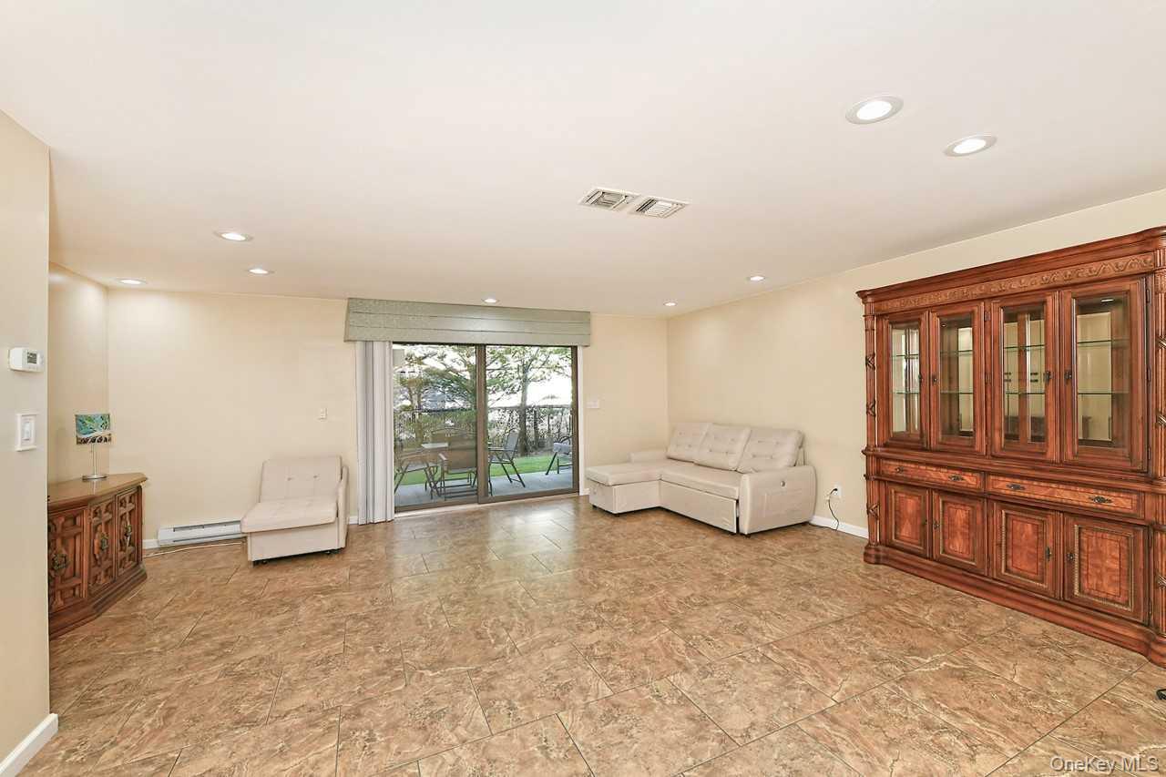 #6 photo, ONE ANCHORAGE Way, Freeport , NY 11520