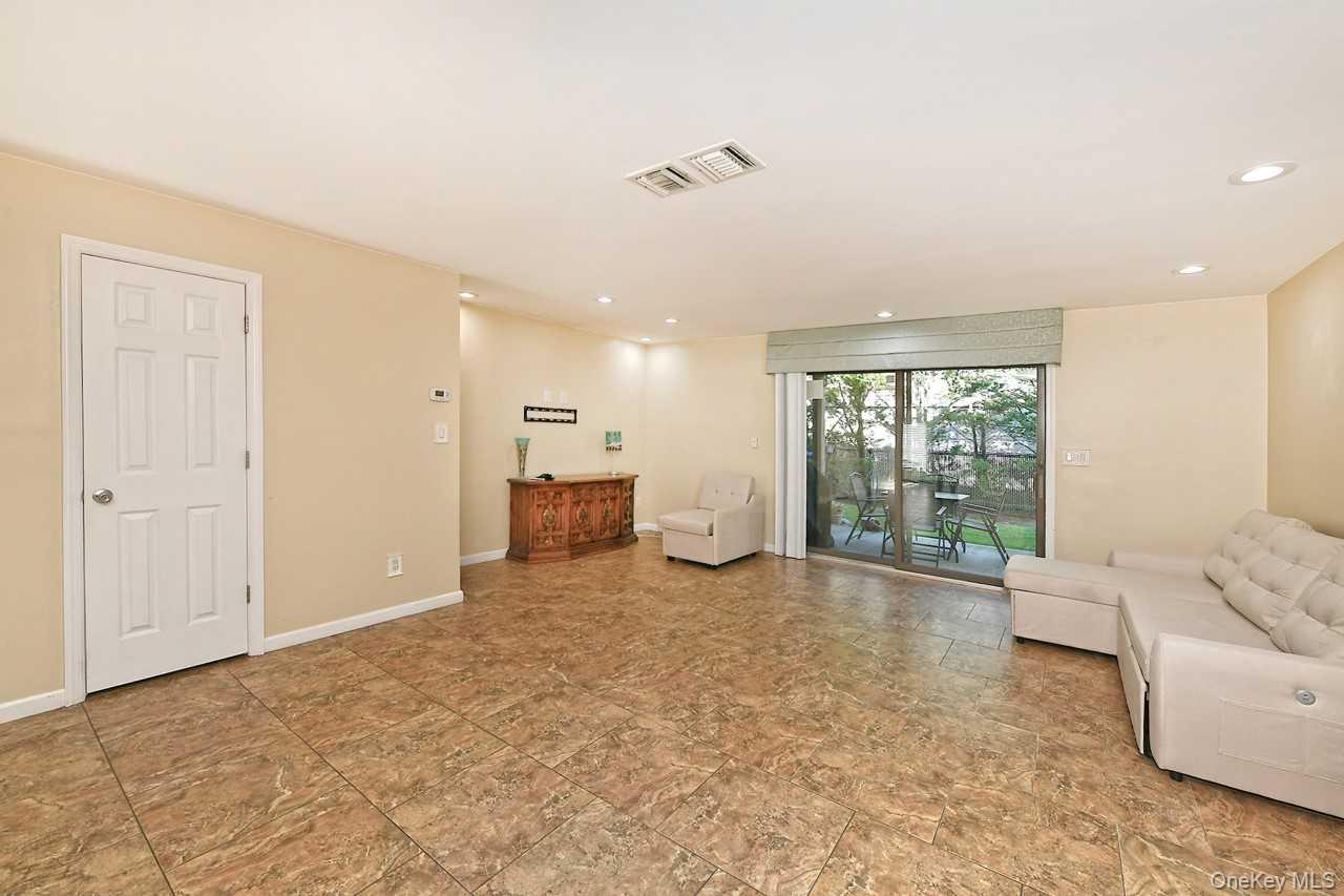 #7 photo, ONE ANCHORAGE Way, Freeport , NY 11520