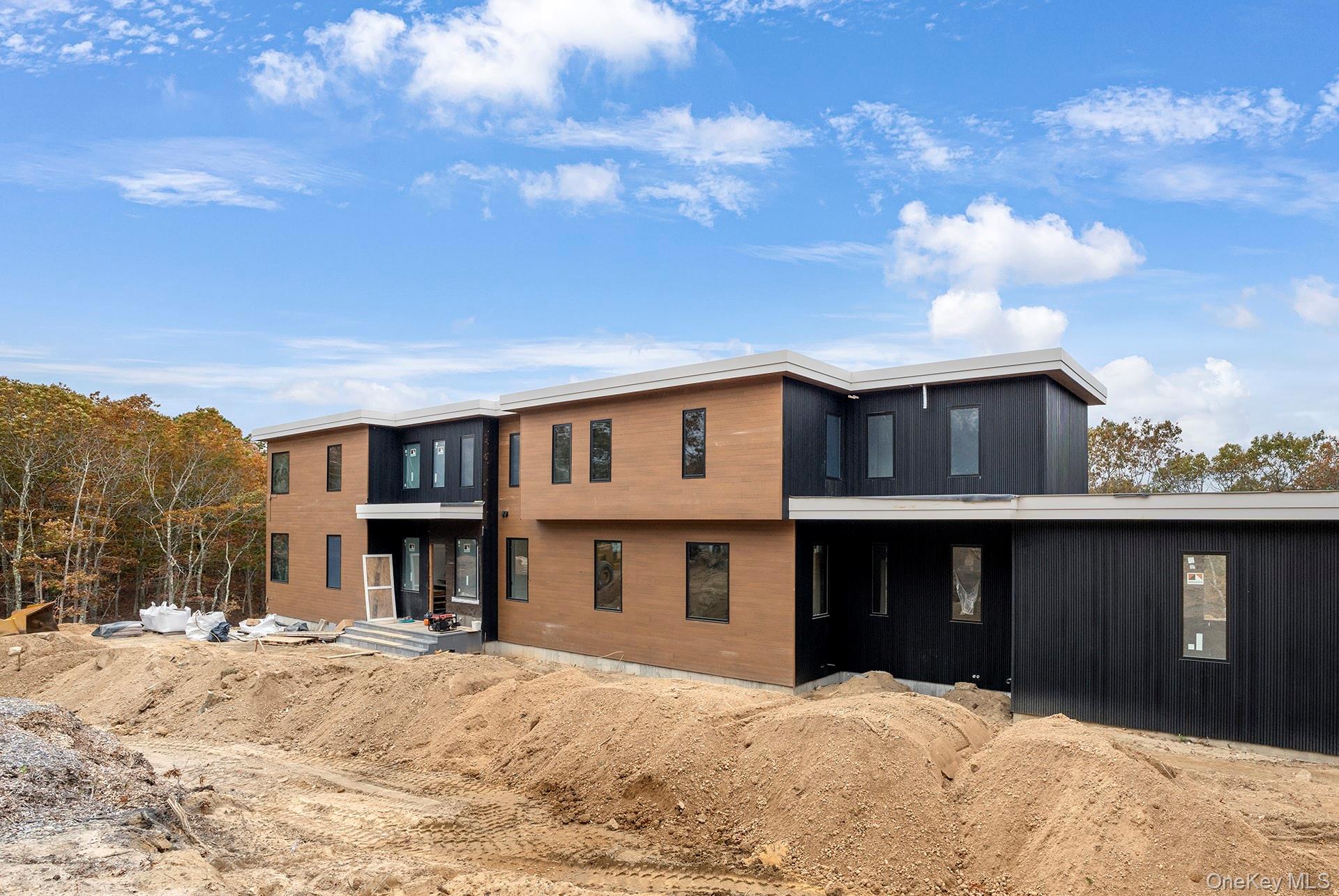 #4 photo, 207 Middle Line Highway, Southampton , NY 11968