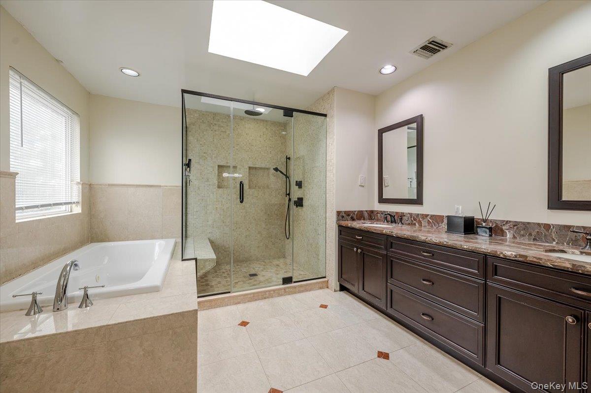 #16 photo, 11 Drury Lane, Great Neck , NY 11023