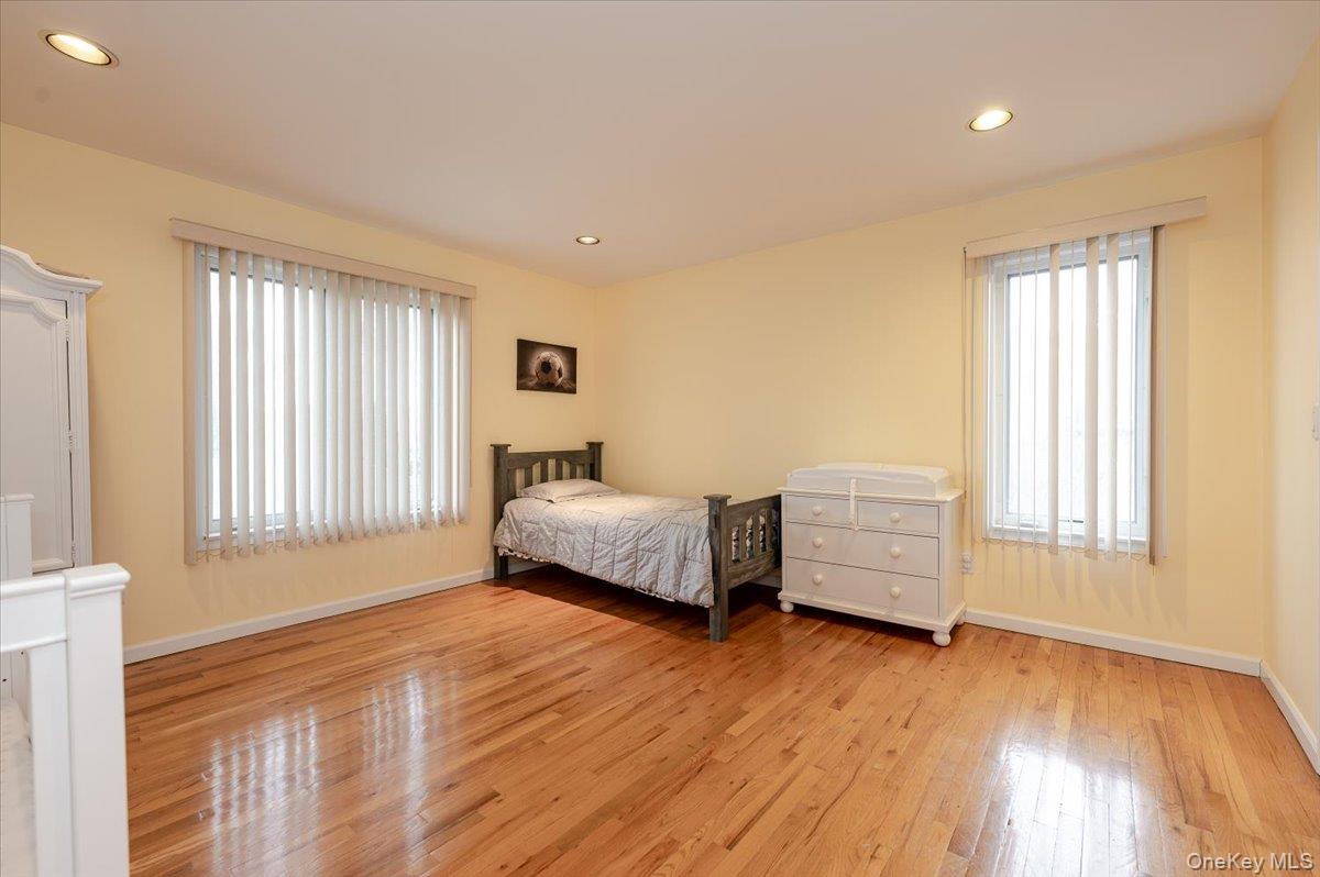 #19 photo, 11 Drury Lane, Great Neck , NY 11023