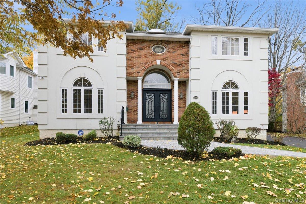 #2 photo, 11 Drury Lane, Great Neck , NY 11023