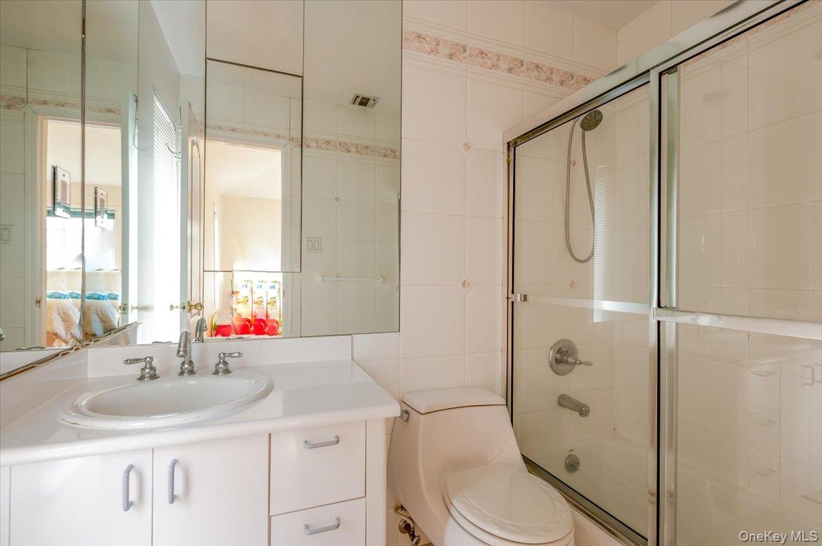 #20 photo, 11 Drury Lane, Great Neck , NY 11023