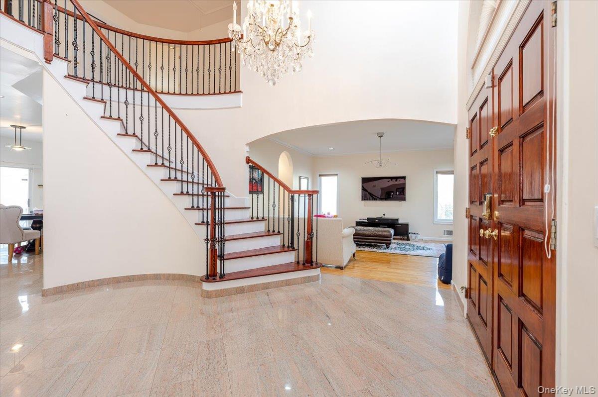 #3 photo, 11 Drury Lane, Great Neck , NY 11023