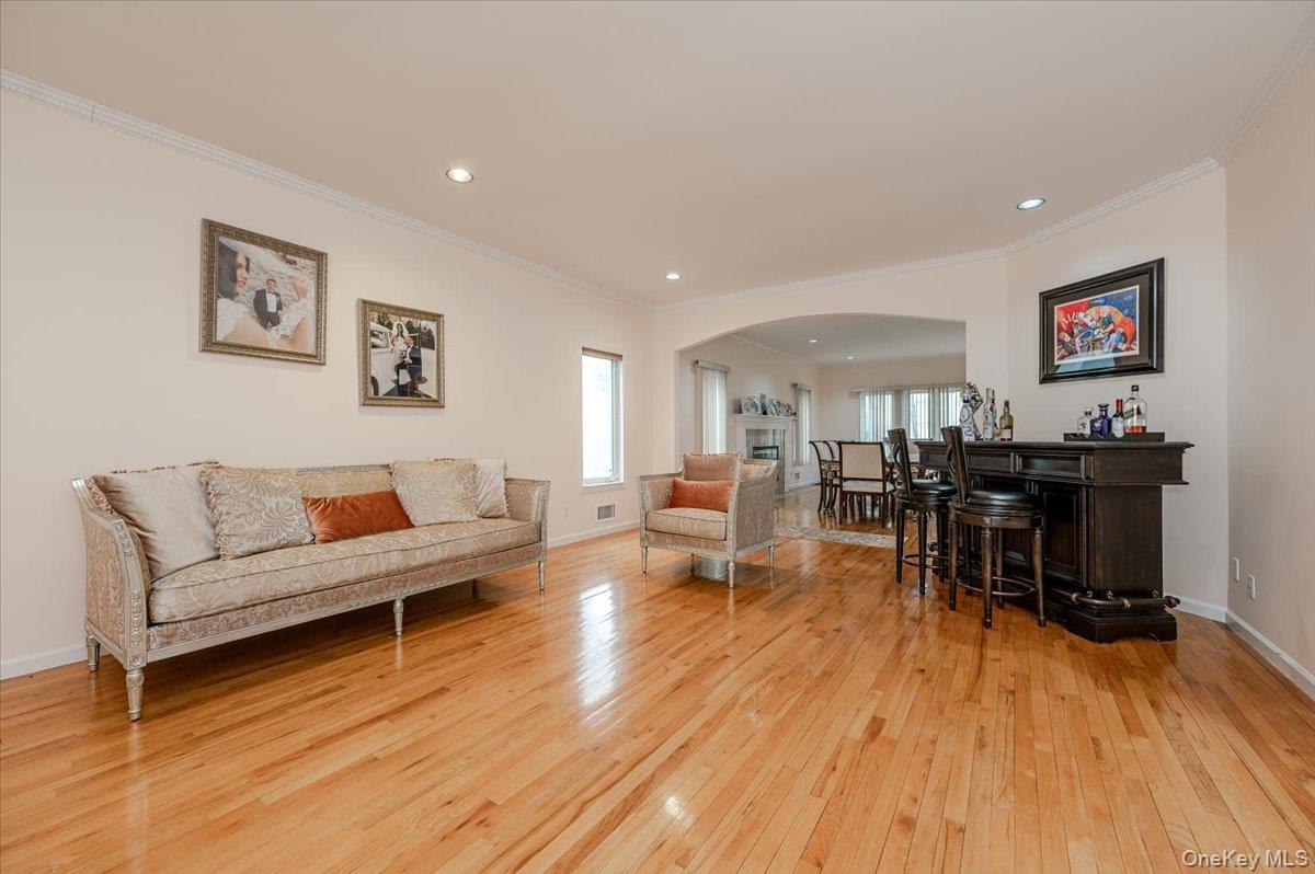 #5 photo, 11 Drury Lane, Great Neck , NY 11023