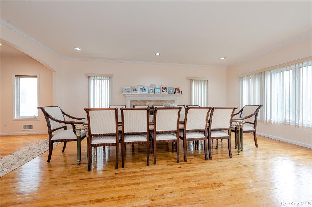 #7 photo, 11 Drury Lane, Great Neck , NY 11023