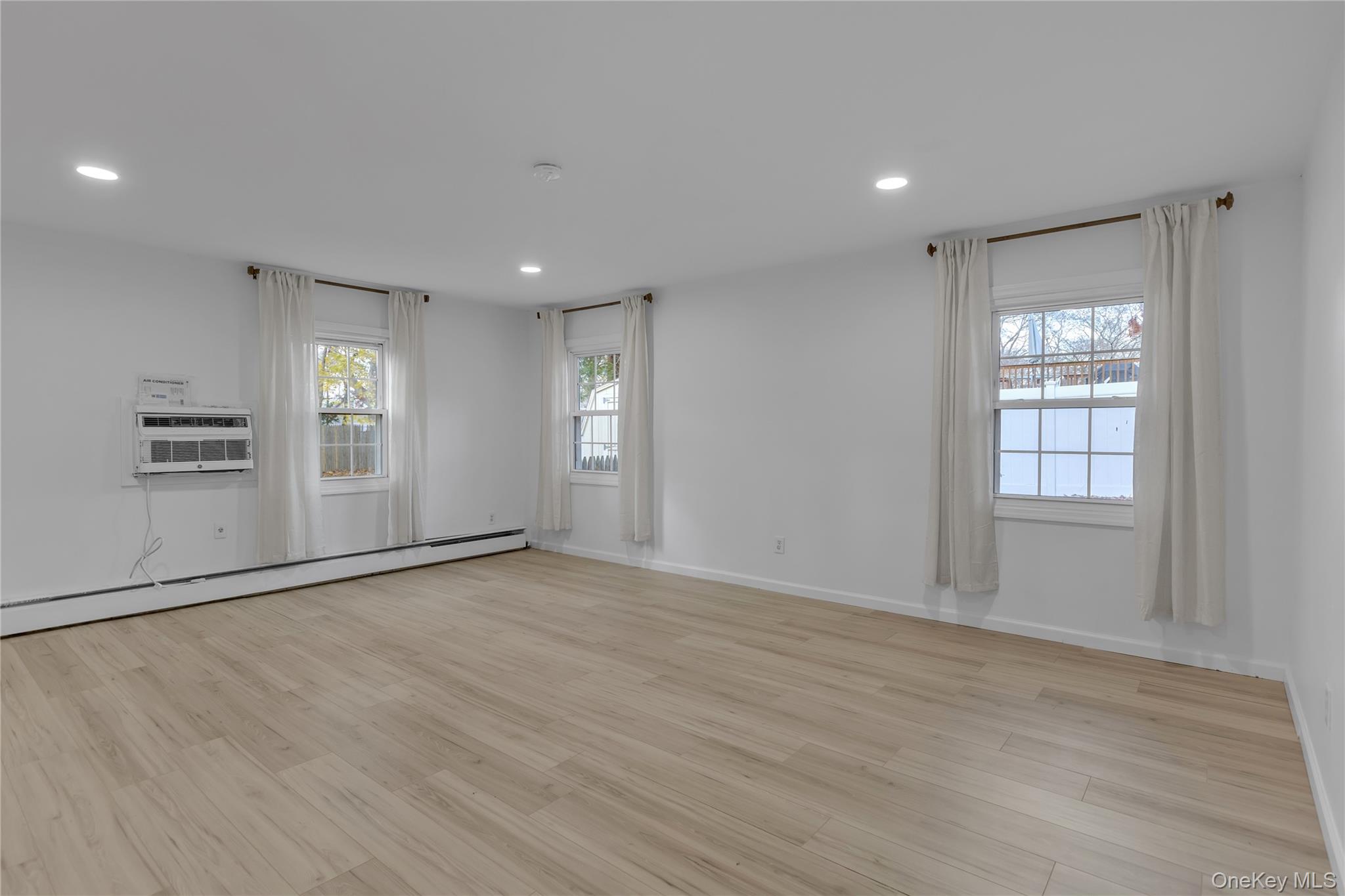 #4 photo, 4 Hillsdale Lane, サフォーク郡 Coram , NY 11727