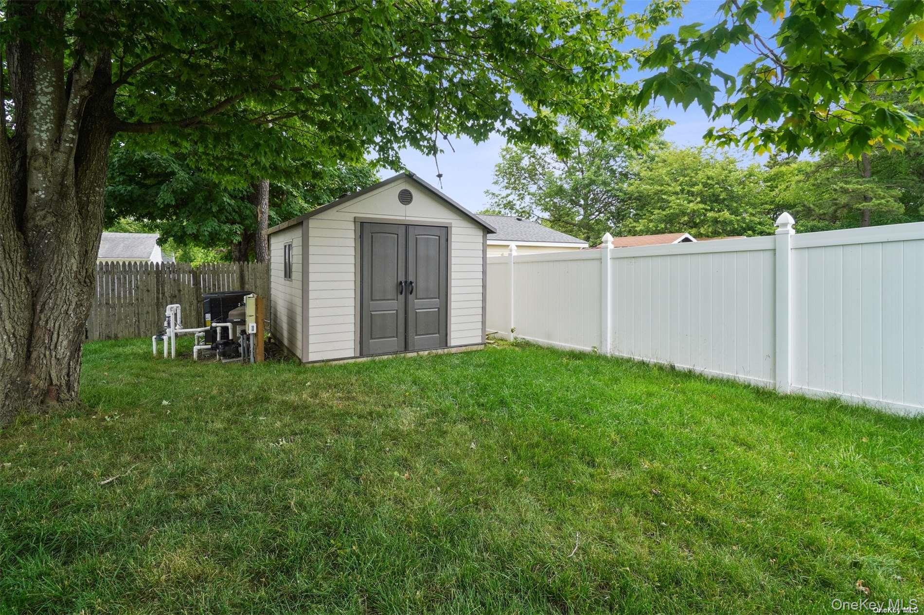 #19 photo, 64 Pitchpine Place, サフォーク郡 Medford , NY 11763