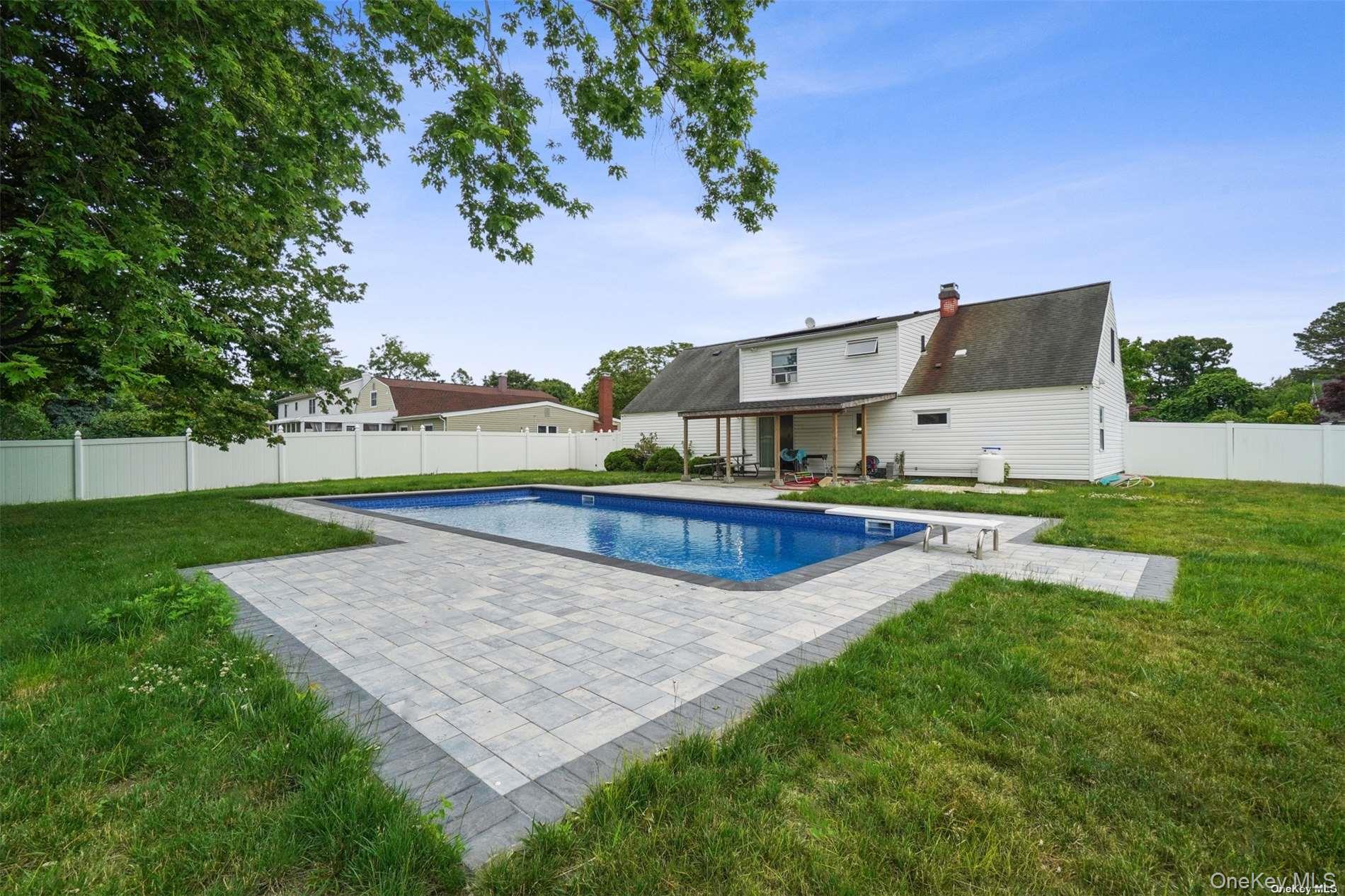 #4 photo, 64 Pitchpine Place, サフォーク郡 Medford , NY 11763