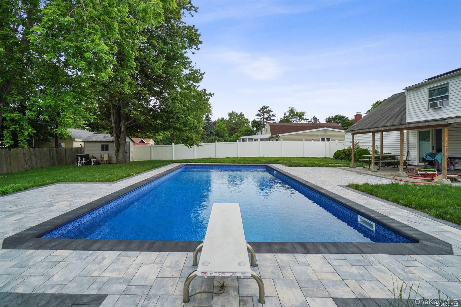 #5 photo, 64 Pitchpine Place, サフォーク郡 Medford , NY 11763