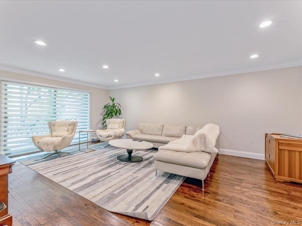 #17 photo, 54 Harvard Road, Manhasset , NY 11030