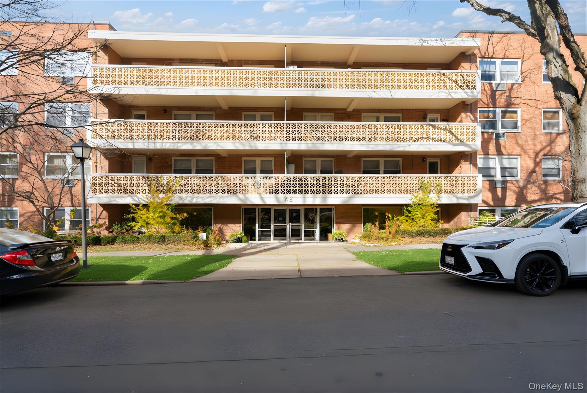 #1 photo, 45 Hill Park Avenue, Great Neck , NY 11021