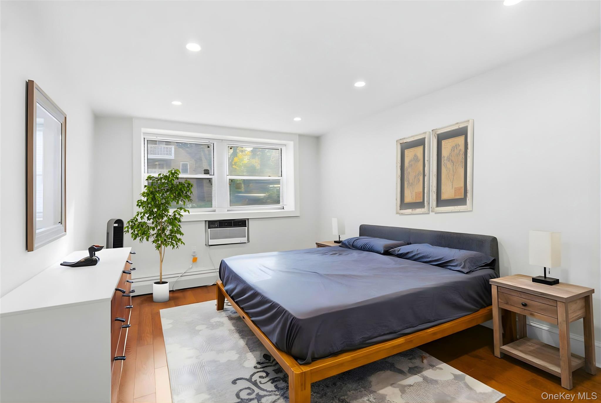 #12 photo, 45 Hill Park Avenue, Great Neck , NY 11021