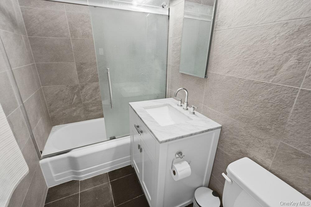 #14 photo, 45 Hill Park Avenue, Great Neck , NY 11021