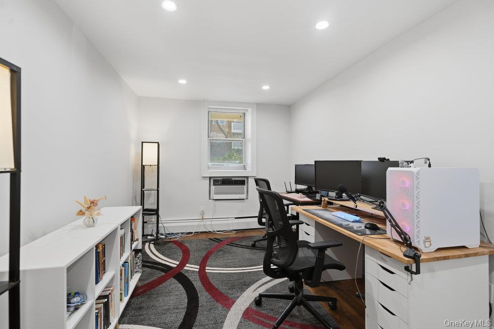 #17 photo, 45 Hill Park Avenue, Great Neck , NY 11021