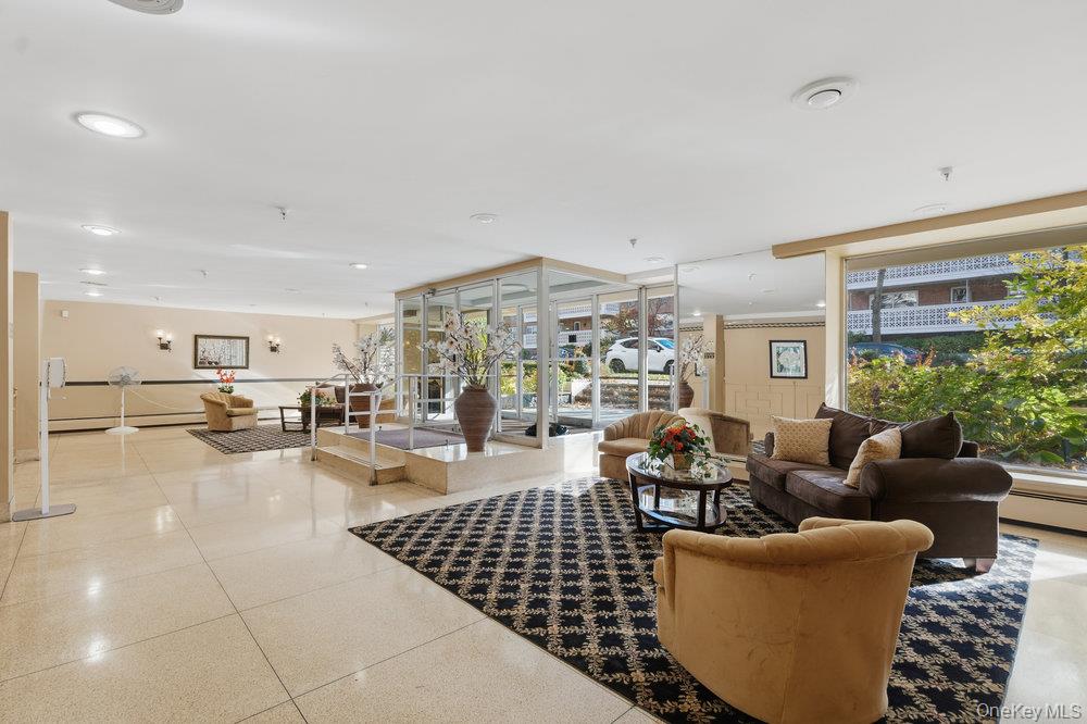 #19 photo, 45 Hill Park Avenue, Great Neck , NY 11021